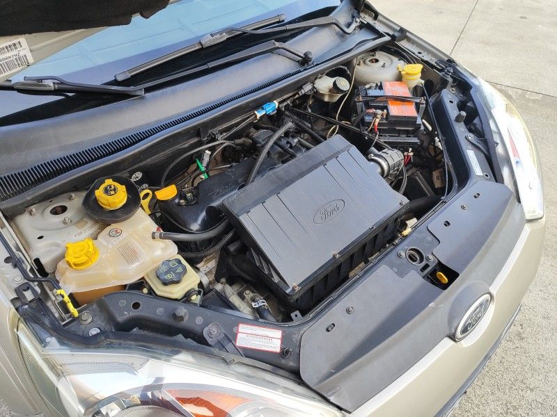 FORD FIESTA 1.0 MPI CLASS 8V 2010/2011 HUBNER MULTIMARCAS FARROUPILHA / Carros no Vale