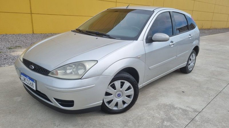 FORD FOCUS 1.6 GL 8V 2007/2007 HUBNER MULTIMARCAS FARROUPILHA / Carros no Vale