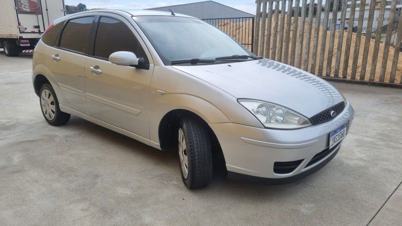 FORD FOCUS 1.6 GL 8V 2007/2007 HUBNER MULTIMARCAS FARROUPILHA / Carros no Vale