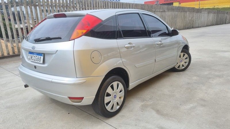 FORD FOCUS 1.6 GL 8V 2007/2007 HUBNER MULTIMARCAS FARROUPILHA / Carros no Vale
