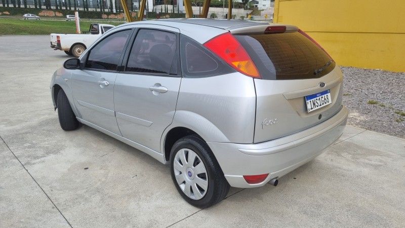 FORD FOCUS 1.6 GL 8V 2007/2007 HUBNER MULTIMARCAS FARROUPILHA / Carros no Vale
