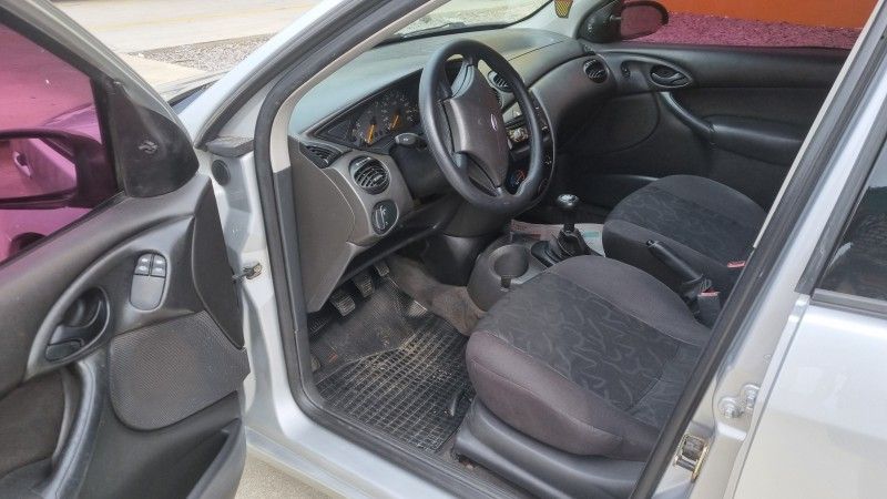 FORD FOCUS 1.6 GL 8V 2007/2007 HUBNER MULTIMARCAS FARROUPILHA / Carros no Vale