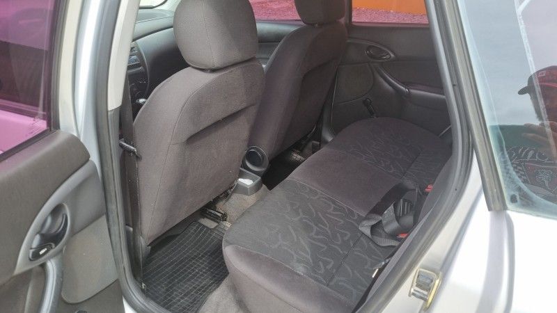 FORD FOCUS 1.6 GL 8V 2007/2007 HUBNER MULTIMARCAS FARROUPILHA / Carros no Vale