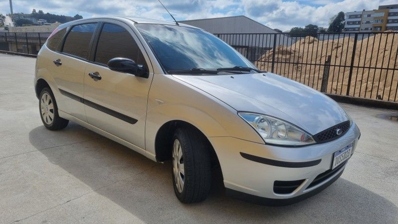 FORD FOCUS 1.6 GLX 16V 2007/2008 HUBNER MULTIMARCAS FARROUPILHA / Carros no Vale
