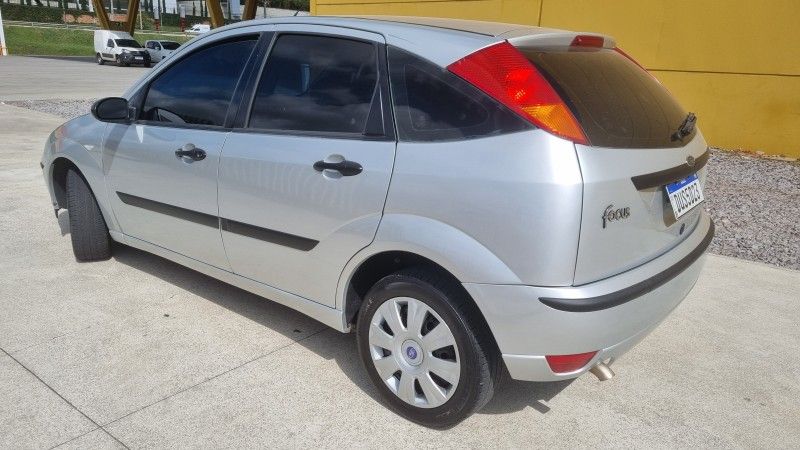FORD FOCUS 1.6 GLX 16V 2007/2008 HUBNER MULTIMARCAS FARROUPILHA / Carros no Vale