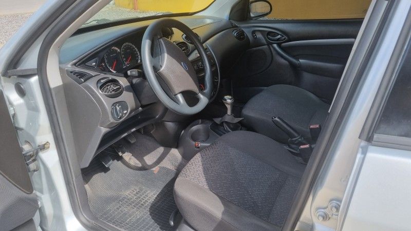 FORD FOCUS 1.6 GLX 16V 2007/2008 HUBNER MULTIMARCAS FARROUPILHA / Carros no Vale