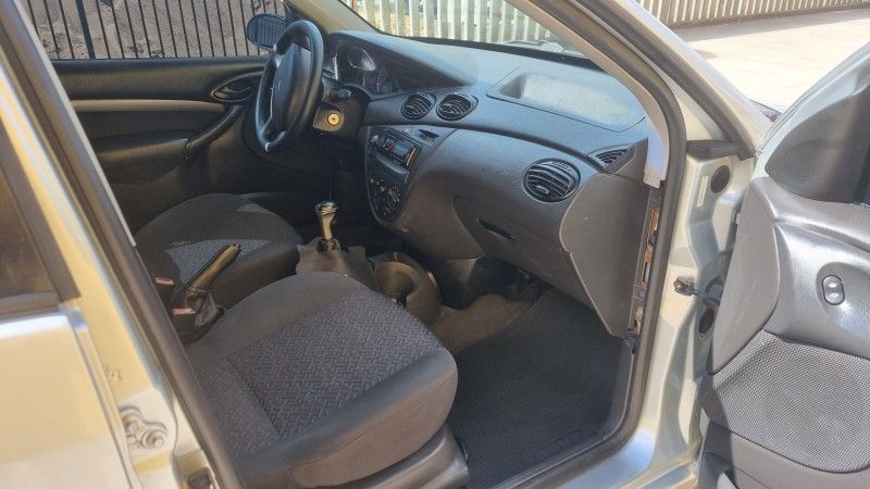 FORD FOCUS 1.6 GLX 16V 2007/2008 HUBNER MULTIMARCAS FARROUPILHA / Carros no Vale