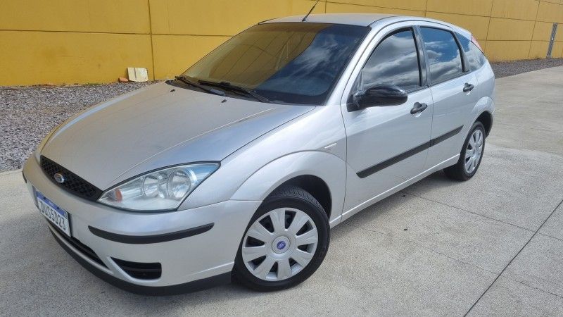 FORD FOCUS 1.6 GLX 8V 2007/2008 HUBNER MULTIMARCAS FARROUPILHA / Carros no Vale