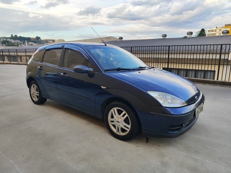 FORD FOCUS 2.0 16V 2006/2006 HUBNER MULTIMARCAS FARROUPILHA / Carros no Vale