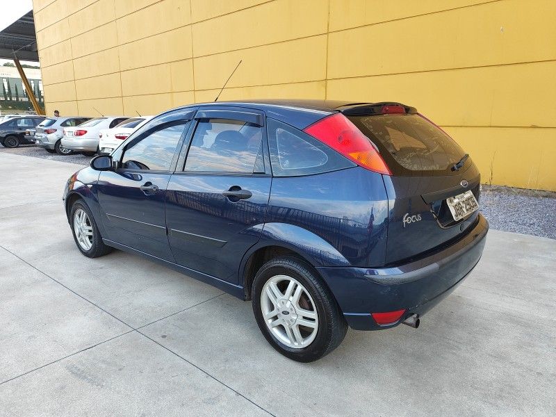 FORD FOCUS 2.0 16V 2006/2006 HUBNER MULTIMARCAS FARROUPILHA / Carros no Vale