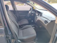 FORD FOCUS 2.0 16V 2006/2006 HUBNER MULTIMARCAS FARROUPILHA / Carros no Vale