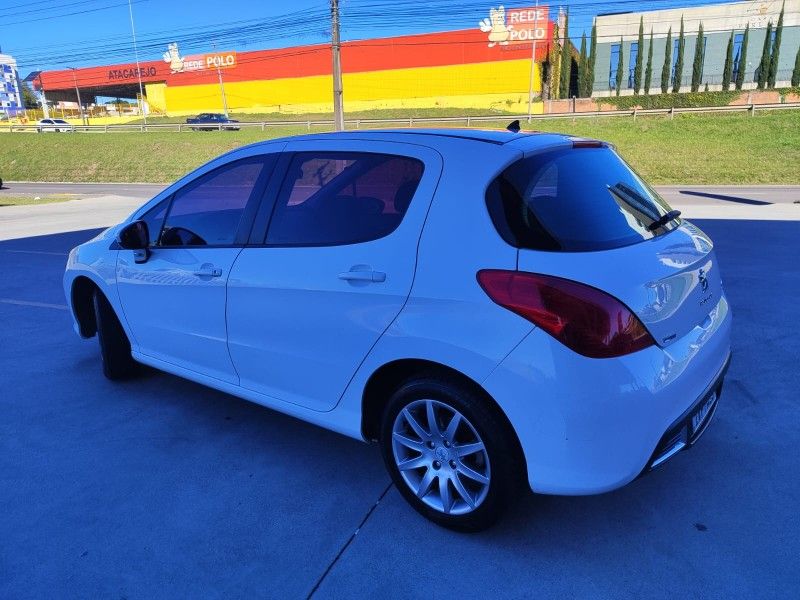 PEUGEOT 308 1.6 ACTIVE 16V 2014/2014 HUBNER MULTIMARCAS FARROUPILHA / Carros no Vale