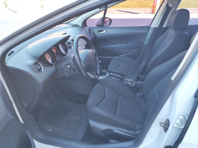 PEUGEOT 308 1.6 ACTIVE 16V 2014/2014 HUBNER MULTIMARCAS FARROUPILHA / Carros no Vale
