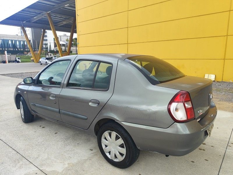 RENAULT CLIO 1.0 AUTHENTIQUE SEDAN 16V 2006/2006 HUBNER MULTIMARCAS FARROUPILHA / Carros no Vale