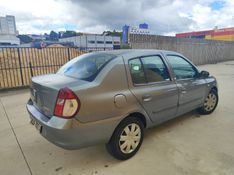 RENAULT CLIO 1.0 AUTHENTIQUE SEDAN 16V 2006/2006 HUBNER MULTIMARCAS FARROUPILHA / Carros no Vale