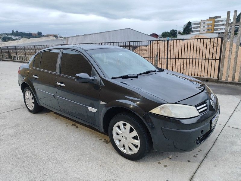 RENAULT MÉGANE 1.6 EXPRESSION 16V 2010/2011 HUBNER MULTIMARCAS FARROUPILHA / Carros no Vale