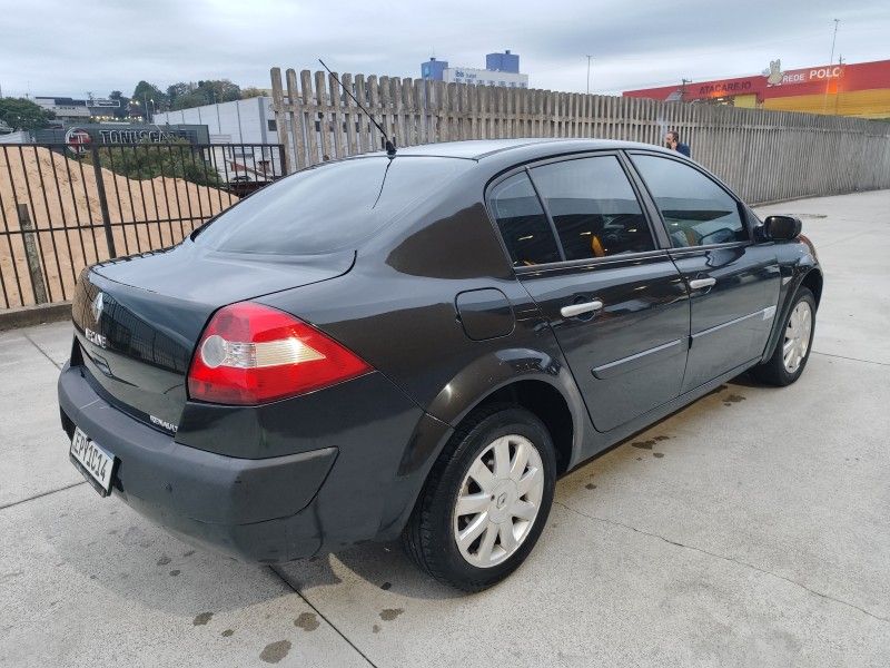 RENAULT MÉGANE 1.6 EXPRESSION 16V 2010/2011 HUBNER MULTIMARCAS FARROUPILHA / Carros no Vale
