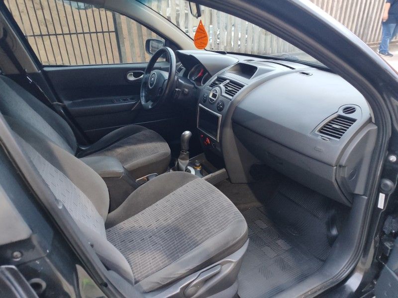 RENAULT MÉGANE 1.6 EXPRESSION 16V 2010/2011 HUBNER MULTIMARCAS FARROUPILHA / Carros no Vale