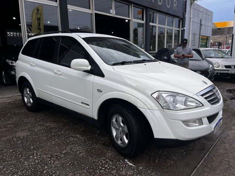 SSANGYONG KYRON 2.0 GL 200KY 4X4 16V TURBO 2011/2012 HUBNER MULTIMARCAS FARROUPILHA / Carros no Vale
