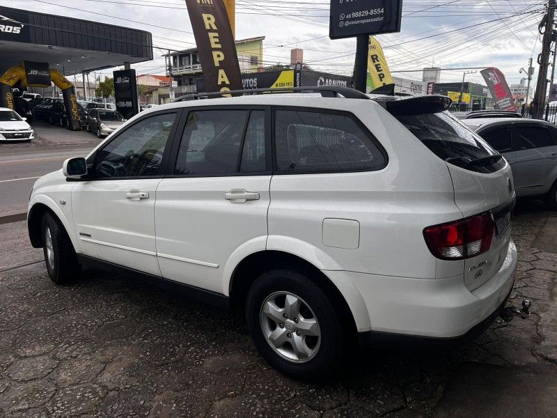 SSANGYONG KYRON 2.0 GL 200KY 4X4 16V TURBO 2011/2012 HUBNER MULTIMARCAS FARROUPILHA / Carros no Vale