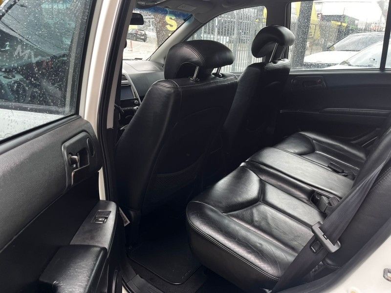 SSANGYONG KYRON 2.0 GL 200KY 4X4 16V TURBO 2011/2012 HUBNER MULTIMARCAS FARROUPILHA / Carros no Vale