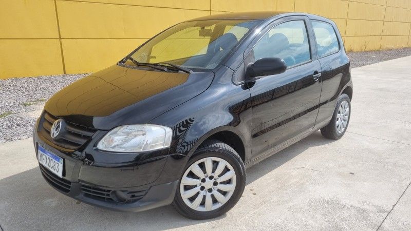 VOLKSWAGEN FOX 1.0 MI 8V 2009/2009 HUBNER MULTIMARCAS FARROUPILHA / Carros no Vale
