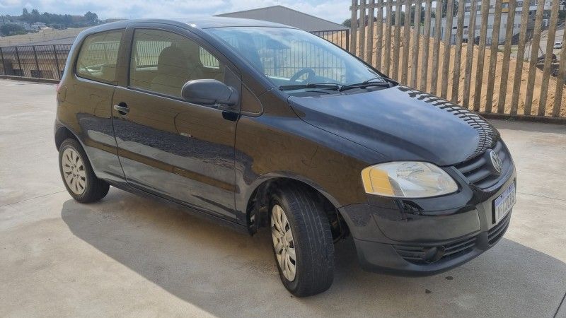 VOLKSWAGEN FOX 1.0 MI 8V 2009/2009 HUBNER MULTIMARCAS FARROUPILHA / Carros no Vale