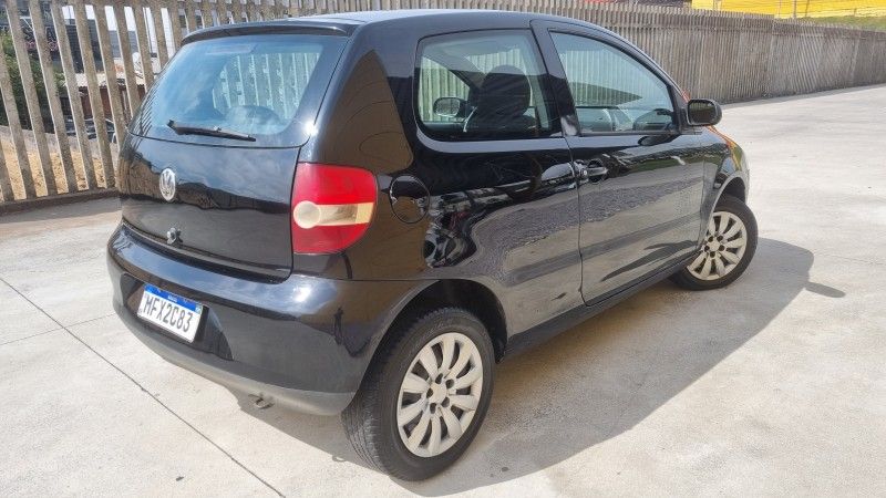 VOLKSWAGEN FOX 1.0 MI 8V 2009/2009 HUBNER MULTIMARCAS FARROUPILHA / Carros no Vale