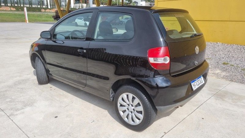 VOLKSWAGEN FOX 1.0 MI 8V 2009/2009 HUBNER MULTIMARCAS FARROUPILHA / Carros no Vale
