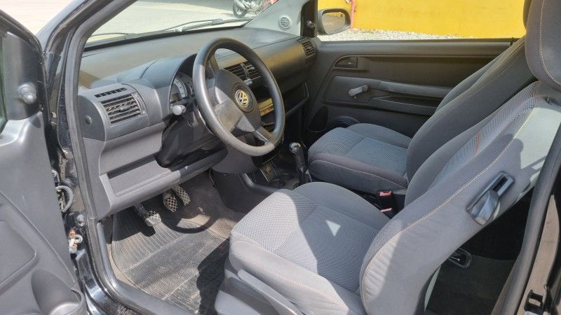 VOLKSWAGEN FOX 1.0 MI 8V 2009/2009 HUBNER MULTIMARCAS FARROUPILHA / Carros no Vale