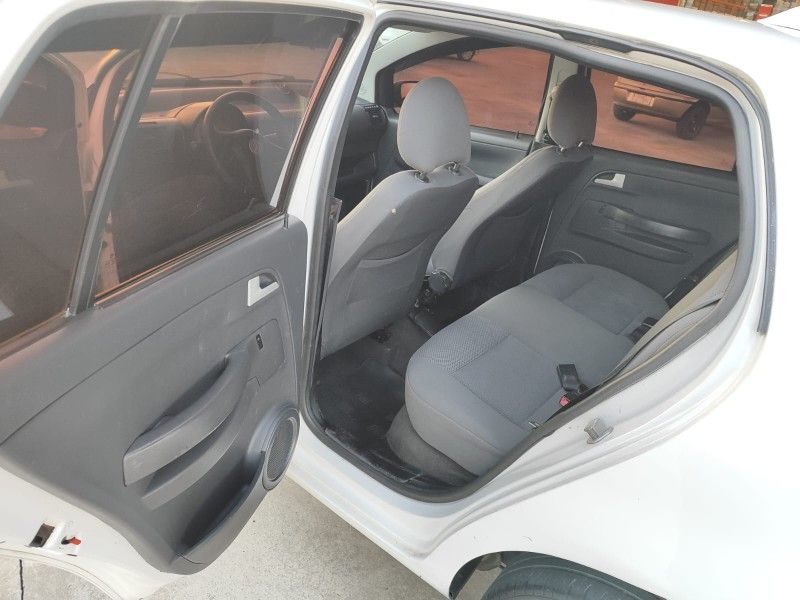 VOLKSWAGEN FOX 1.0 MI ROUTE 8V 2009/2009 HUBNER MULTIMARCAS FARROUPILHA / Carros no Vale