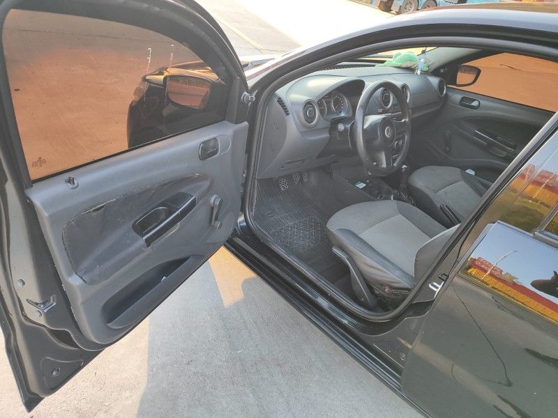 VOLKSWAGEN VOYAGE 1.0 MI 8V 2011/2011 HUBNER MULTIMARCAS FARROUPILHA / Carros no Vale