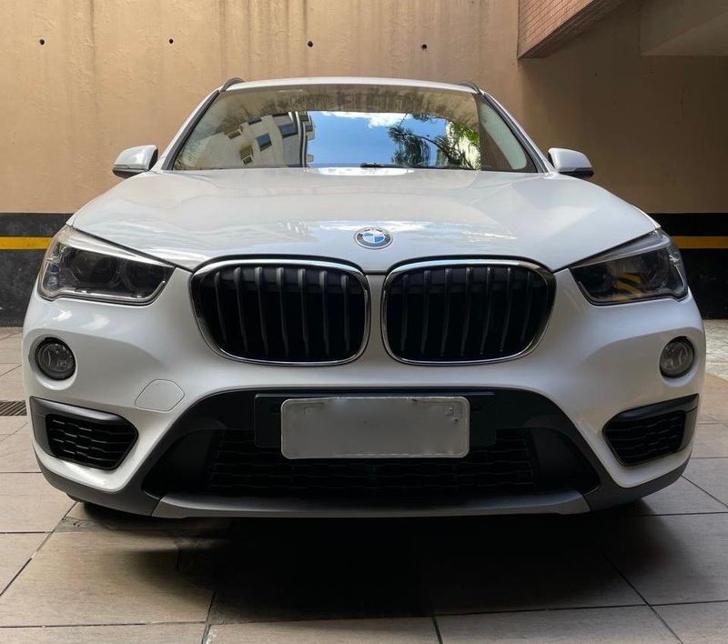BMW X1 2.0 16V TURBO ACTIVEFLEX SDRIVE20I 4P AUTOMÁTICO 2017/2018 FÁBIO BERNARDES PORTO ALEGRE / Carros no Vale BMW X1 2.0 16V TURBO ACTIVEFLEX SDRIVE20I 4P AUTOMÁTICO 2017/2018 FÁBIO BERNARDES PORTO ALEGRE / Carros no Vale