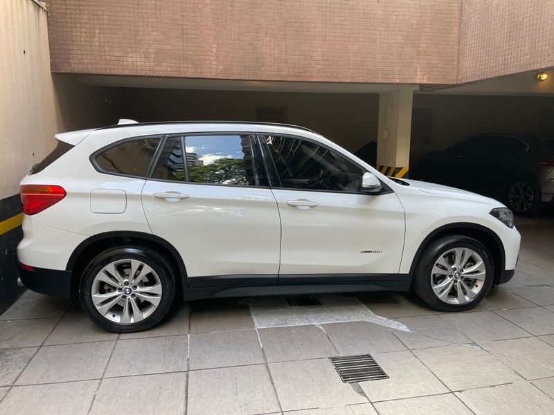 BMW X1 2.0 16V TURBO ACTIVEFLEX SDRIVE20I 4P AUTOMÁTICO 2017/2018 FÁBIO BERNARDES PORTO ALEGRE / Carros no Vale BMW X1 2.0 16V TURBO ACTIVEFLEX SDRIVE20I 4P AUTOMÁTICO 2017/2018 FÁBIO BERNARDES PORTO ALEGRE / Carros no Vale