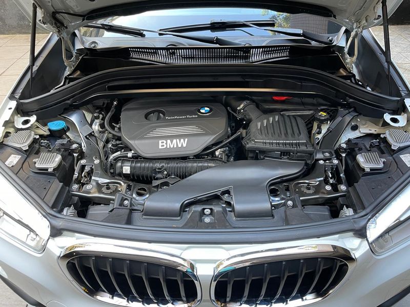 BMW X1 2.0 16V TURBO ACTIVEFLEX SDRIVE20I 4P AUTOMÁTICO 2017/2018 FÁBIO BERNARDES PORTO ALEGRE / Carros no Vale BMW X1 2.0 16V TURBO ACTIVEFLEX SDRIVE20I 4P AUTOMÁTICO 2017/2018 FÁBIO BERNARDES PORTO ALEGRE / Carros no Vale