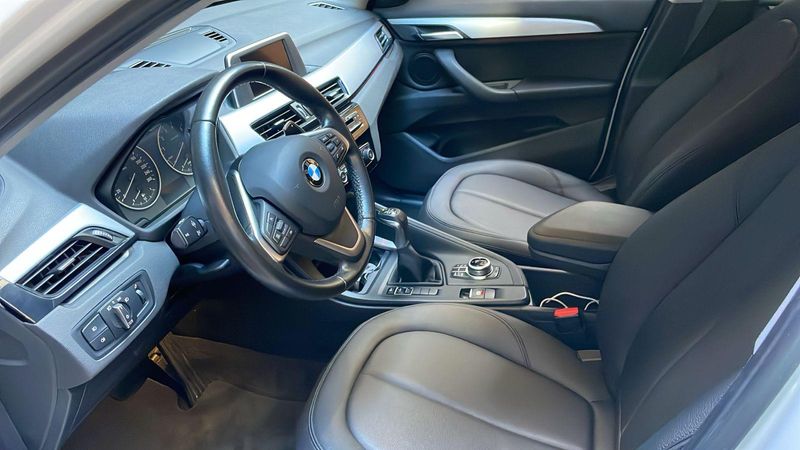BMW X1 2.0 16V TURBO ACTIVEFLEX SDRIVE20I 4P AUTOMÁTICO 2017/2018 FÁBIO BERNARDES PORTO ALEGRE / Carros no Vale BMW X1 2.0 16V TURBO ACTIVEFLEX SDRIVE20I 4P AUTOMÁTICO 2017/2018 FÁBIO BERNARDES PORTO ALEGRE / Carros no Vale