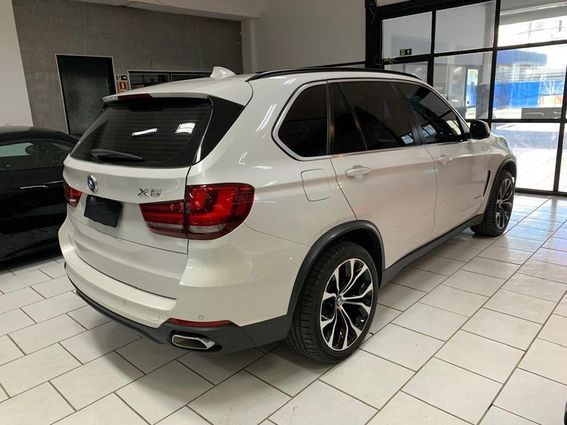 BMW X5 3.0 4X4 30D I6 TURBO DIESEL 4P AUTOMÁTICO 2017/2017 FÁBIO BERNARDES PORTO ALEGRE / Carros no Vale
