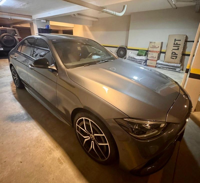 MERCEDES-BENZ C 300 2.0 EQ BOOST HÍBRIDO AMG LINE 9G-TRONIC 2024/2024 FÁBIO BERNARDES PORTO ALEGRE / Carros no Vale