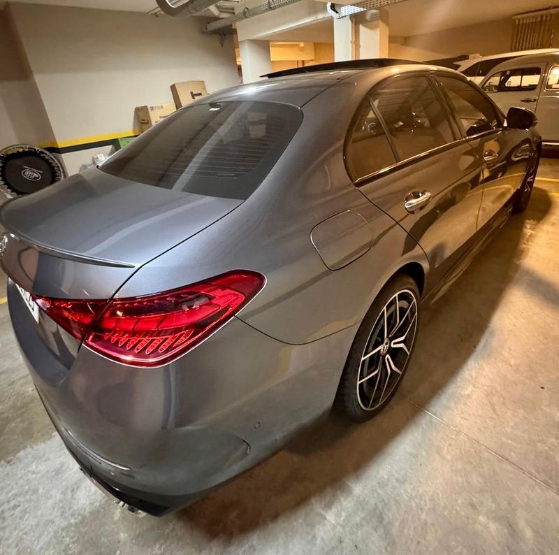 MERCEDES-BENZ C 300 2.0 EQ BOOST HÍBRIDO AMG LINE 9G-TRONIC 2024/2024 FÁBIO BERNARDES PORTO ALEGRE / Carros no Vale