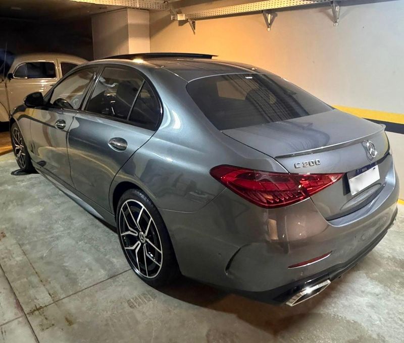 MERCEDES-BENZ C 300 2.0 EQ BOOST HÍBRIDO AMG LINE 9G-TRONIC 2024/2024 FÁBIO BERNARDES PORTO ALEGRE / Carros no Vale