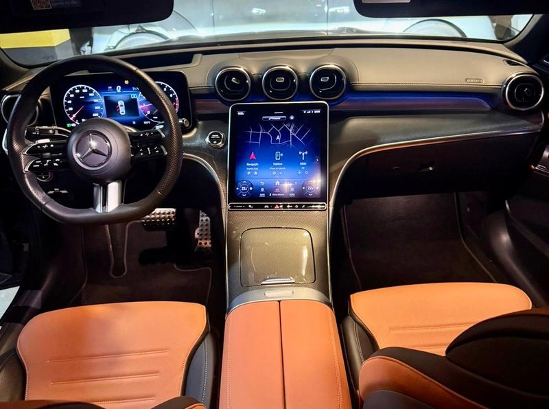 MERCEDES-BENZ C 300 2.0 EQ BOOST HÍBRIDO AMG LINE 9G-TRONIC 2024/2024 FÁBIO BERNARDES PORTO ALEGRE / Carros no Vale