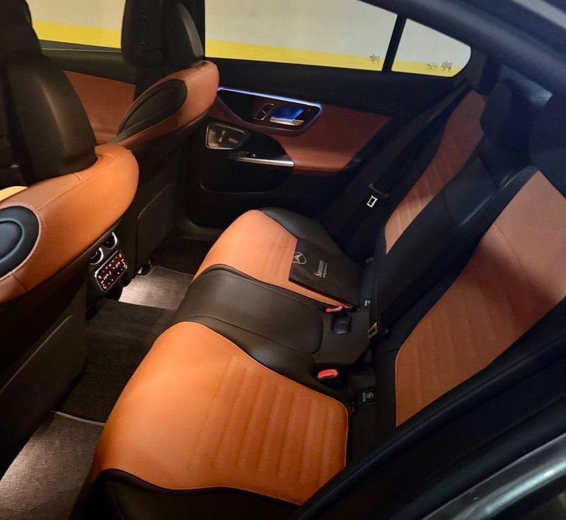 MERCEDES-BENZ C 300 2.0 EQ BOOST HÍBRIDO AMG LINE 9G-TRONIC 2024/2024 FÁBIO BERNARDES PORTO ALEGRE / Carros no Vale