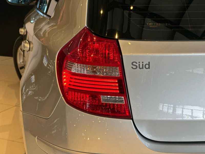 BMW 120i 2.0 16V 150cv/ 156cv 5p 2008/2009 CONCEPT MOTORS PASSO FUNDO / Carros no Vale