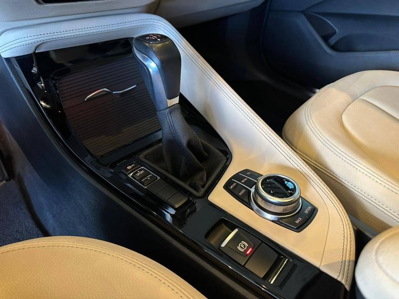 BMW X1 SDRIVE 20i X-Line 2.0 TB Active Flex 2017/2018 CONCEPT MOTORS PASSO FUNDO / Carros no Vale