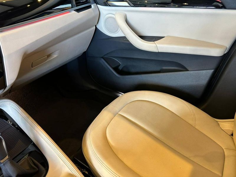 BMW X1 SDRIVE 20i X-Line 2.0 TB Active Flex 2017/2018 CONCEPT MOTORS PASSO FUNDO / Carros no Vale