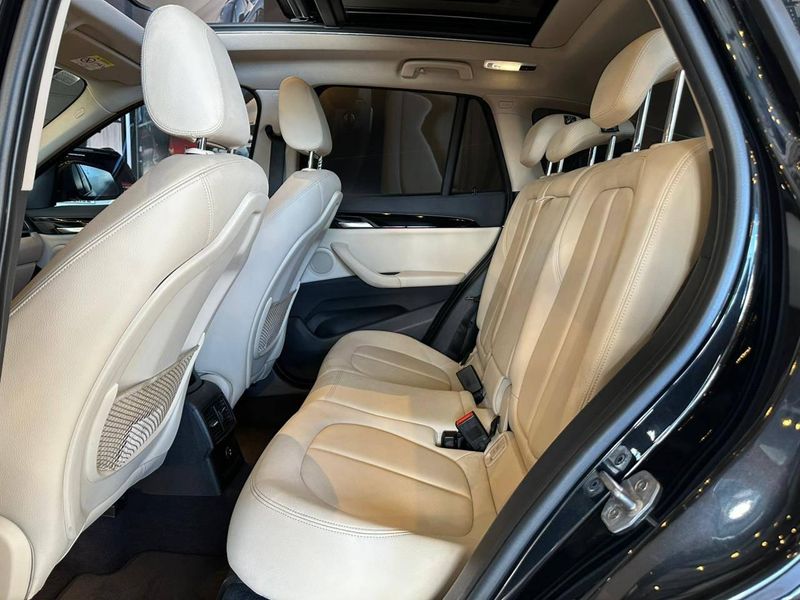 BMW X1 SDRIVE 20i X-Line 2.0 TB Active Flex 2017/2018 CONCEPT MOTORS PASSO FUNDO / Carros no Vale