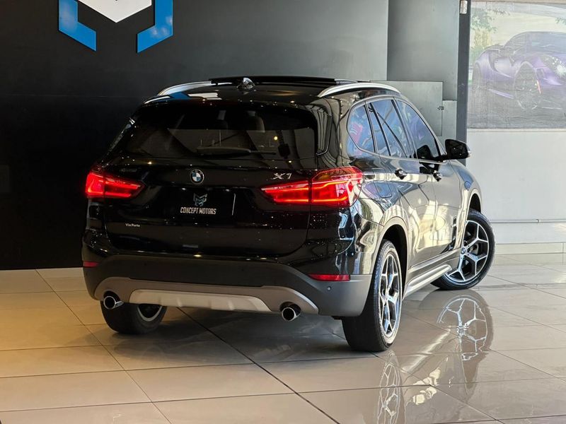 BMW X1 SDRIVE 20i X-Line 2.0 TB Active Flex 2017/2018 CONCEPT MOTORS PASSO FUNDO / Carros no Vale