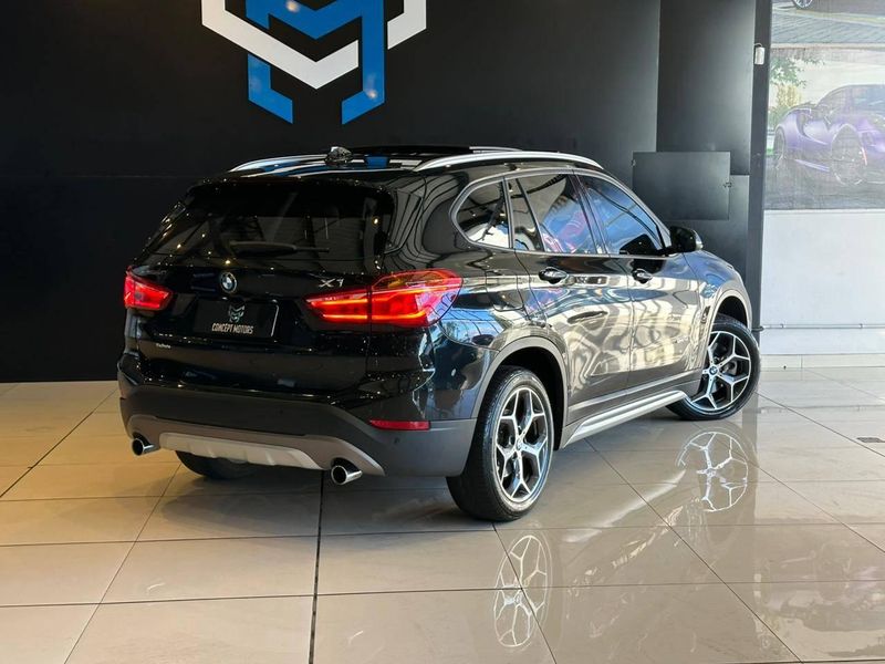 BMW X1 SDRIVE 20i X-Line 2.0 TB Active Flex 2017/2018 CONCEPT MOTORS PASSO FUNDO / Carros no Vale
