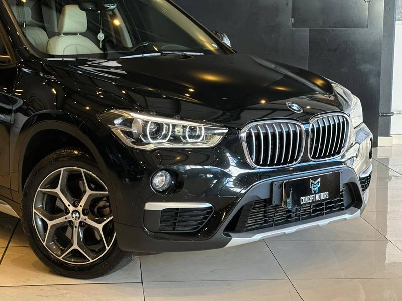 BMW X1 SDRIVE 20i X-Line 2.0 TB Active Flex 2017/2018 CONCEPT MOTORS PASSO FUNDO / Carros no Vale