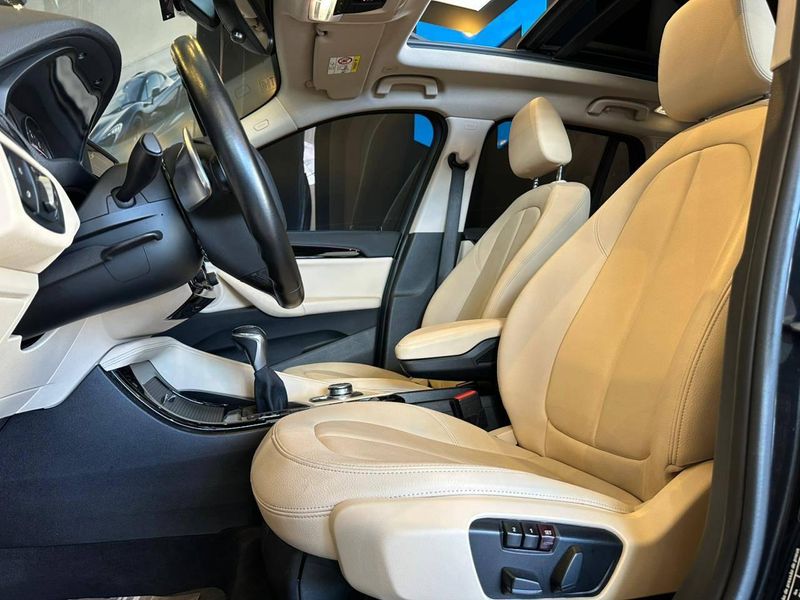 BMW X1 SDRIVE 20i X-Line 2.0 TB Active Flex 2017/2018 CONCEPT MOTORS PASSO FUNDO / Carros no Vale